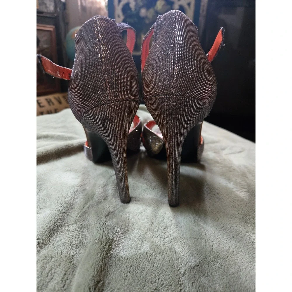 Via Spiga Womens‎ Metallic T-Strap Platform Stiletto Sandals Silver Pewter 8.5 M